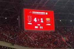 榜首大战，胜！成都蓉(róng)城登(dēng)顶