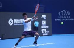 ATP杭(háng)州公开赛｜吳(wú)易昺在家鄕(xiāng)首次杀入四强