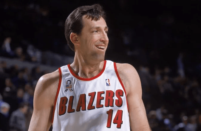 快船被查工资帽违规，什么是工资帽规避？尼克斯曾想用这招挖乔丹