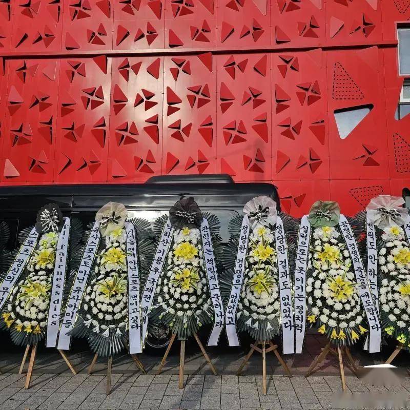 T1战队遭极端粉丝抗议，组织者称T1之前知情