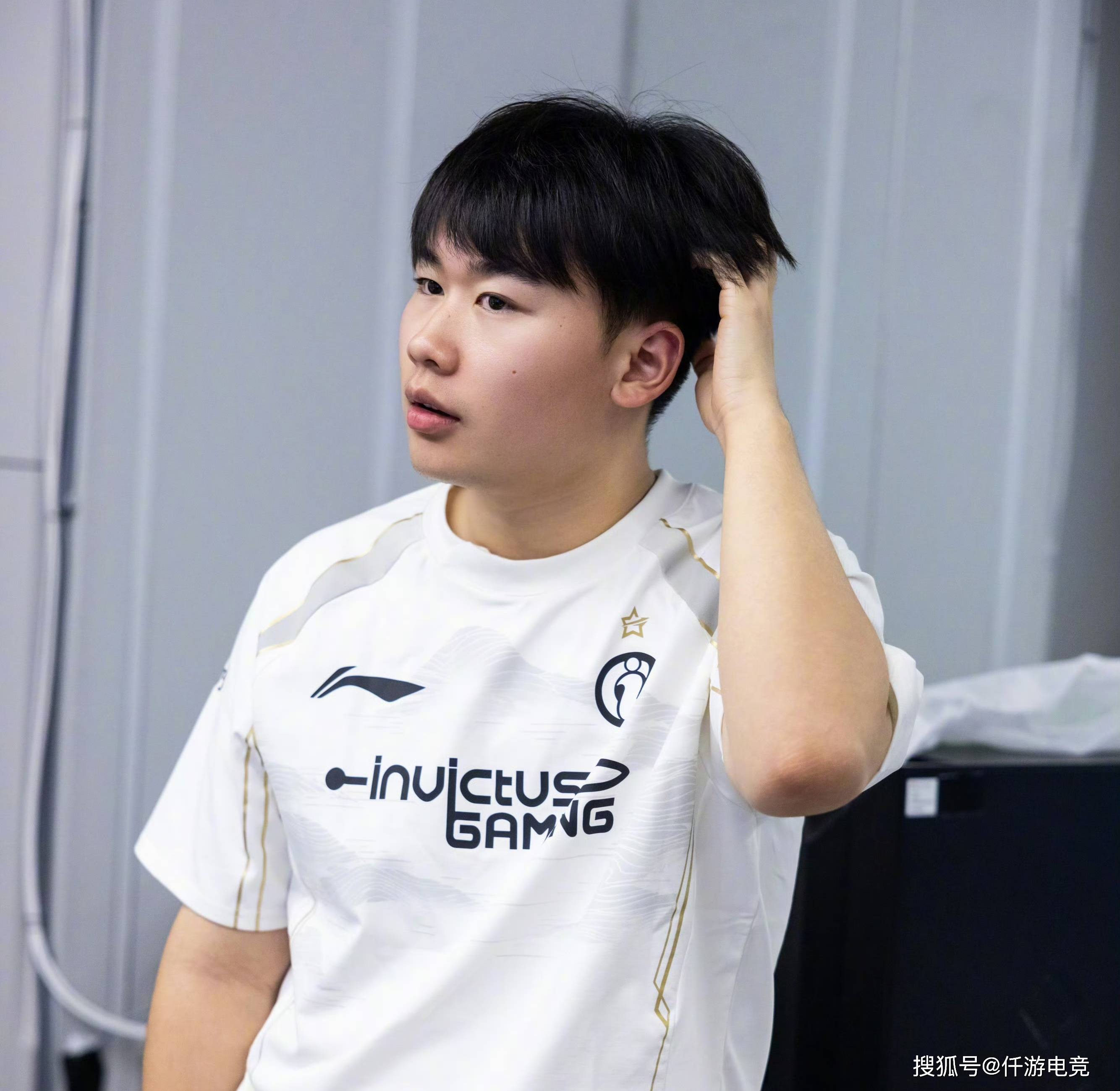 LOL：前LPL解说质疑UZI入选名人堂内幕！Cryin谈BLG世界赛夺冠