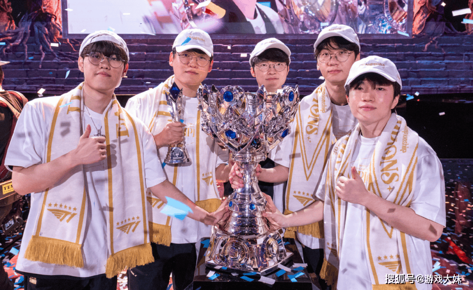 Uzi世界赛后行为怪异，突然高强度训练，新赛季准备第三次复出？